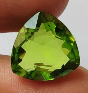 AAA+ Brazilian Green Peridot Trillion Cut 14.1 Ct. Loose Gemstone Gift for Women - Imagen 1 de 6