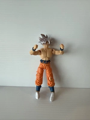 Figura de acción Bandai Dragon Ball Super Evolve Goku Ultra Instinct Silver 5" Foto 1 de 2