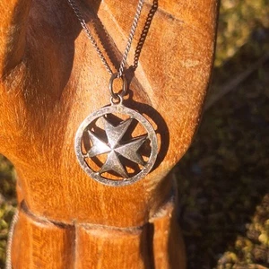 Vintage Sterling Silver 925 Maltese Cross Pendant And Chain Necklace Hallmarked - Picture 1 of 8