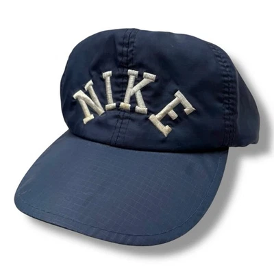 Camiseta De Colección Años 80 90 Nike Snapback Gorra NYLON Azul Marino Blanco ARCO LOGO LETRAS BLOQUE Foto 1 de 4