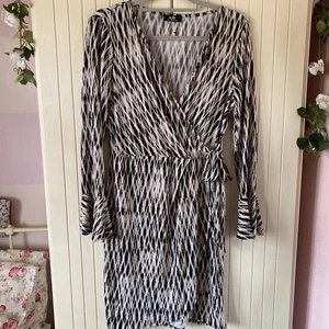Wallis Beautiful Faux Wrap Stretch Dress Size 12 Bnwot - Picture 1 of 9