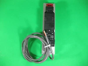 Omron Guard Lock Safety Door Switch -- D4GL-4HFG-A -- Used - Picture 1 of 6
