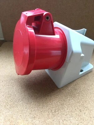 GARO 32AMP 4 PIN 415VOLT WALL MOUNT SOCKET RED IP44