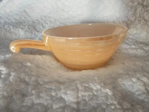 Vintage Bienenstock Pfirsich Glanz Suppenschüssel Fire King mit Griff über Gebrauchsspuren 5" tief USA - Bild 1 von 7