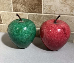 (2) VINTAGE Mid-Century ALABASTER STONE APPLES - MADE IN ITALY - GREEN & RED - Picture 1 of 9