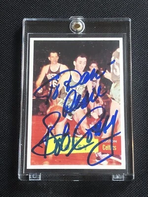 Tarjeta autografiada firmada reimpresión de novato Topps 1957 de Bob Cousy certificada por la JSA Foto 1 de 2