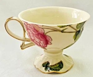 Burton & Burton Footed Teacup Romantic Roses - New - Picture 1 of 6