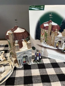 Dept 56 Dickens Village Hop Castle Folly 2er Set #56.58633 beleuchtet in Box - Bild 1 von 10