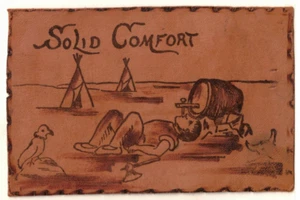 PC UDB in pelle 1905: "Solid Comfort" - Uomo che beve dalla botte di whisky - Foto 1 di 2