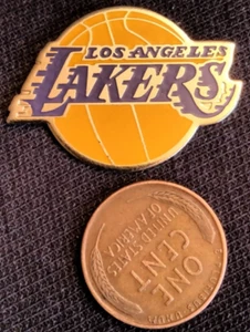 LOS ANGELES LAKERS 1980s TEAM LOGO LAPEL PIN - Picture 1 of 2