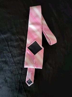 Corbata a rayas rosa y blanco diseñada en Italia Carlo Visconti Foto 1 de 2