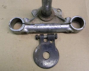 TRIUMPH EARLY 3TA 5TA 350 500 LOWER FORK YOKE WITH DAMPER / FORK STOP PLATE - Bild 1 von 1