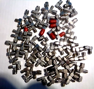10 pezzi Accoppiatore o adattatore connettore SMA maschio a SMA femmina RF angolo retto 90° - Foto 1 di 3