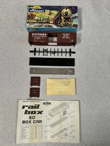 Athearn HO Southern 50’ Rail Box Car Kit - Bild 1 von 4