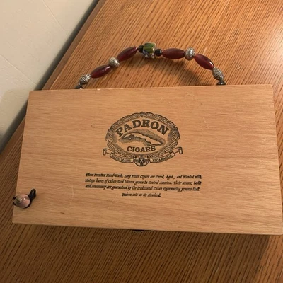 Caja de cigarros de madera cartera cigarros Padrón 2000 mango con cuentas vintage hecho a mano Foto 1 de 4