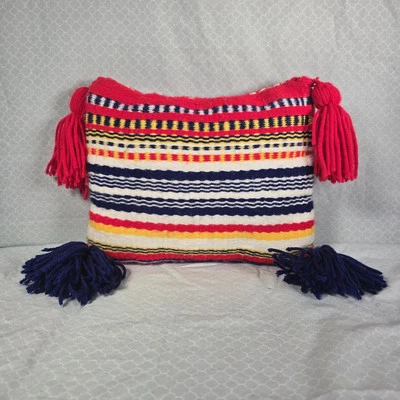 Borlas coloridas de almohada de ganchillo 11x8 pulgadas rojo amarillo azul rayas blancas Foto 1 de 4