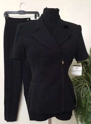 Nuevo con etiquetas Traje Pantalón Valerie Stevens Para Mujer Negro Manga Corta 2 Piezas Talla 4 Precio de venta sugerido por el fabricante 280 USD Foto 1 de 4