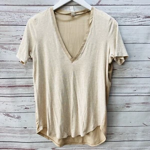 Under Armour Loose V Neck Short Sleeve Shirt Small Beige All Season Gear - Picture 1 of 5