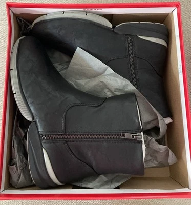 ¡Botas nuevas, para todo tipo de clima, de tobillo bajo! Foto 1 de 3