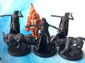 Burning Skeleton Gravehound Deathlock Dungeons & Dragons Miniatures s197 - Picture 1 of 3