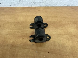 90-96 Nissan 300zx Z32 OEM Rear Sway Bar Mount Brackets PAIR L/R - Picture 1 of 4