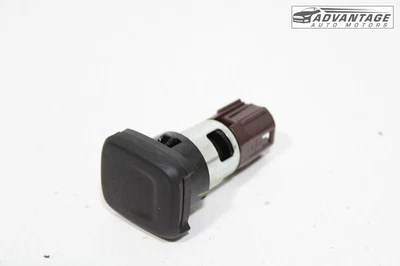 Chevy Blazer 2019-2025 toma de corriente delantera o trasera 25774623 OEM Foto 1 de 4