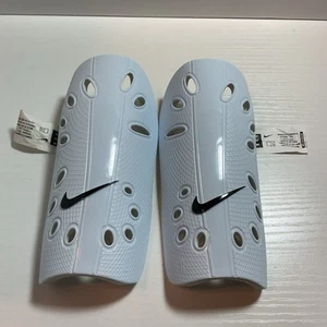 nike shinguards size Medium - Picture 1 of 4