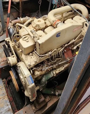 Cummins 6BTA 5.9-M  220 HP  Marine Diesel Engine with Twin Disc 502 2-1 Ratio - Image 1 of 4