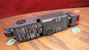 Omron STI 24v  Guard Lock Safety-Door Switch D4GL-4DFG-A Interlock - Picture 1 of 4