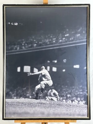 BOB FELLER CLEVELAND INDIANS HOF LARGE FRAMED BASEBALL PITCHING POSTER 41” X 31” - Imagem 1 de 4