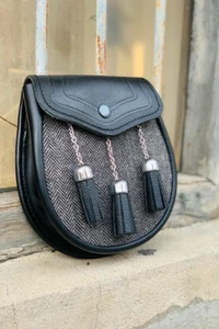 Scottish Highlander Black Leather & Tweed Fabric Sporran With Chain & Strap - Bild 1 von 5