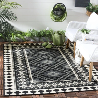 SAFAVIEH Outdoor VER099-0421 Veranda  Black / Creme Rug - Image 1 of 4