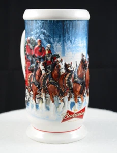 Tazza birra Budweiser 2007 Winter's Calm Holiday Stein CS678 Clydesdales alta 7" - Foto 1 di 9
