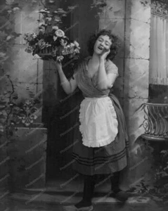 Lady In Dutch Clothing Selling Flowers 8x10 Reprint Of Old Photo - Picture 1 of 1