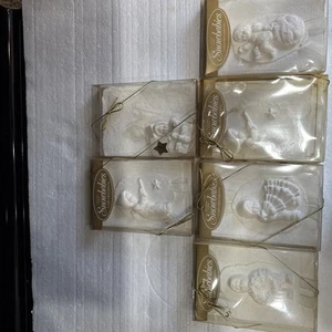 Snowbabies Sculpted Card Ornament Department 56 Present Gift Boxed 6 pieces.  - Picture 1 of 8