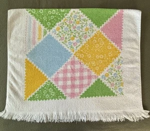 Vintage Bath Towel Patchwork Flowers White Pink Blue Green Cotton Fringe End - Picture 1 of 4