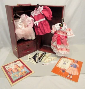 VINTAGE 18" DOLL WOODEN WARDROBE CLOSET STORAGE TRUNK & 4 OUTFIT AME (EZS003296) - Picture 1 of 12