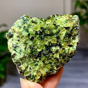 91G Natural Olivine Rock Specimen Deposits On Lava Stone Peridot Black - Picture 1 of 18