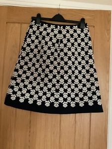 Boden Floral Navy and Ivory Skirt in Size 10. Very good condition - Picture 1 of 2