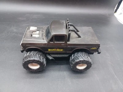 Ertl Intimidator Smokin Shakers Ford Monster Truck Toy 1985  - Image 1 of 4