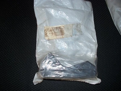 Parada de esquí de goma Polaris Snowmobile 2005 900 Fusion nueva OEM 5412598 Foto 1 de 2