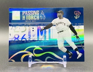 2005 Donruss Elite Passing the Torch Blue #PT-35 Willie Mays Andruw Jones /500