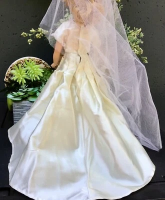 令人惊叹的复古 💎 亚历山大夫人娃娃新娘礼服 - 有接缝大腿  — 第 1/4 张图片