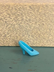 EIN ABSATZ INKLUSIVE BARBIE Vintage BLAU geschlossene Zehe High Heel CHINA - Bild 1 von 10