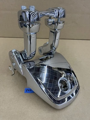 Elevadores de visera de faros 67700193 2014-2017 OEM Harley-Davidson Dyna Low Rider Foto 1 de 4