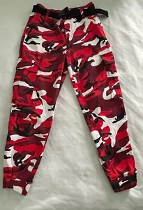 rue21 Boyfriend Red Camo Cargo Pants Women's Medium With Belt - Picture 1 of 12
