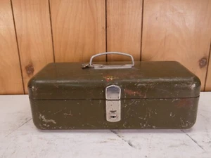 VINTAGE 1940'S STURDIBILT FISHING TACKLE BOX LOCKING WITH KEY ARMY GREEN FULL - Picture 1 of 12