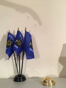 WISCONSIN TISCHFLAGGE SET 3 Flaggen und Sockel - Bild 1 von 1