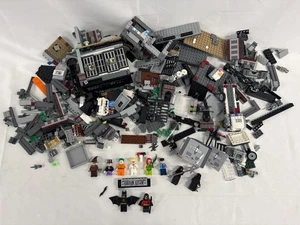 LEGO 10937 DC Batman Arkham Asylum Breakout - Picture 1 of 5