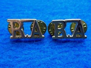 PAIR OF ROYAL ARTILLERY ANODISED STAYBRITE GOLD SHOULDER TITLES, CLUTCH PINS - Picture 1 of 2